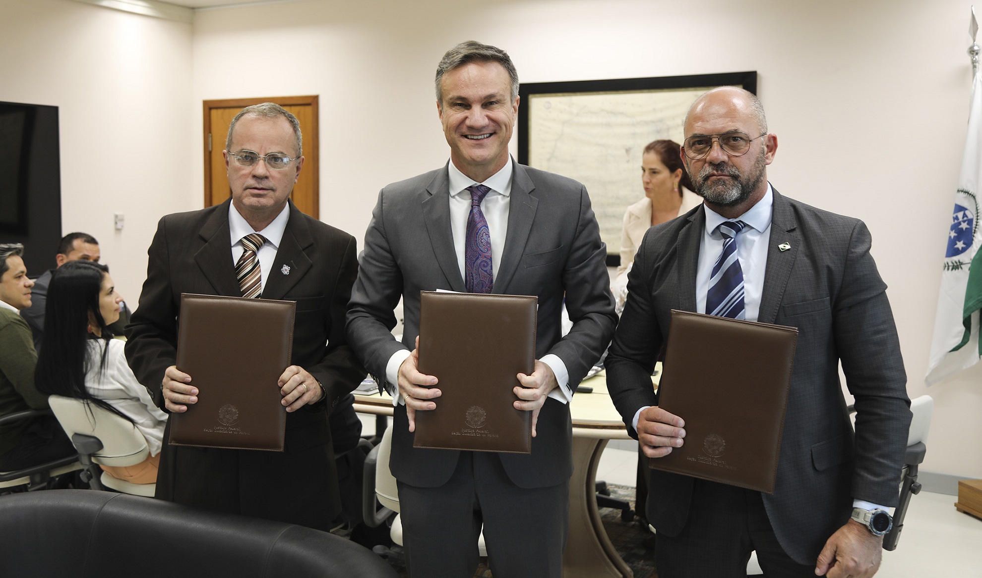JFPR e Estado do Paraná assinam termo de cooperação para monitoramento dos apenados federais