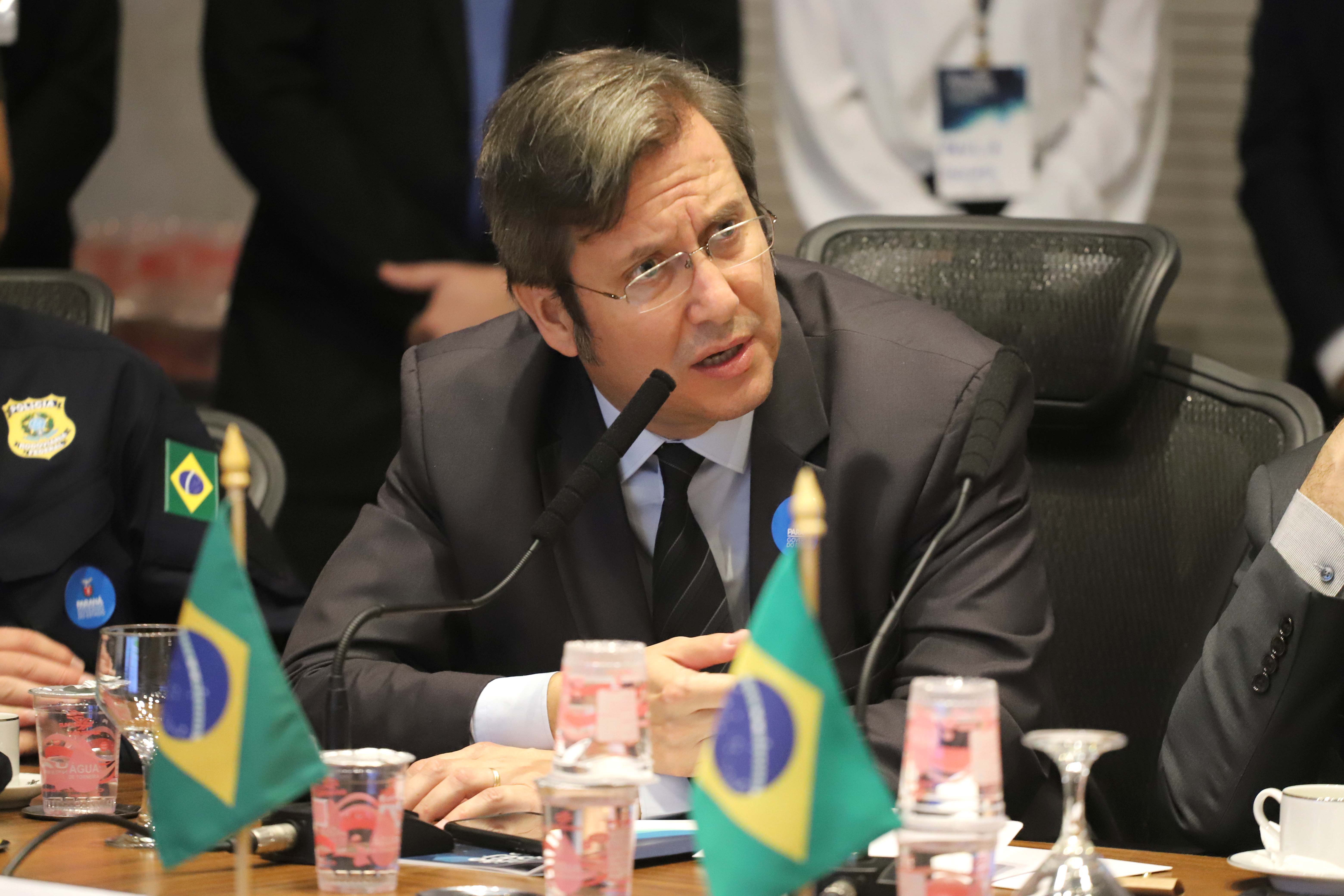O governador Carlos Massa Ratinho Junior e o ministro da Justiça Sergio Moro, participaram da Encontro do Conselho Nacional de Secretários de Estado da Justiça, Cidadania, Direitos Humanos e Administração Penitenciária, que realiza-se no Palácio Iguaçu. Participaram: os secretários: de Segurança Pública, cel. Romulo Marinho Soares; entre outros. N/F: diretor geral do DEPEN/mimistério da Justiça, Fabiano Bordignon.Curitiba, 04-10-19.Foto: Arnaldo Alves / AEN.
