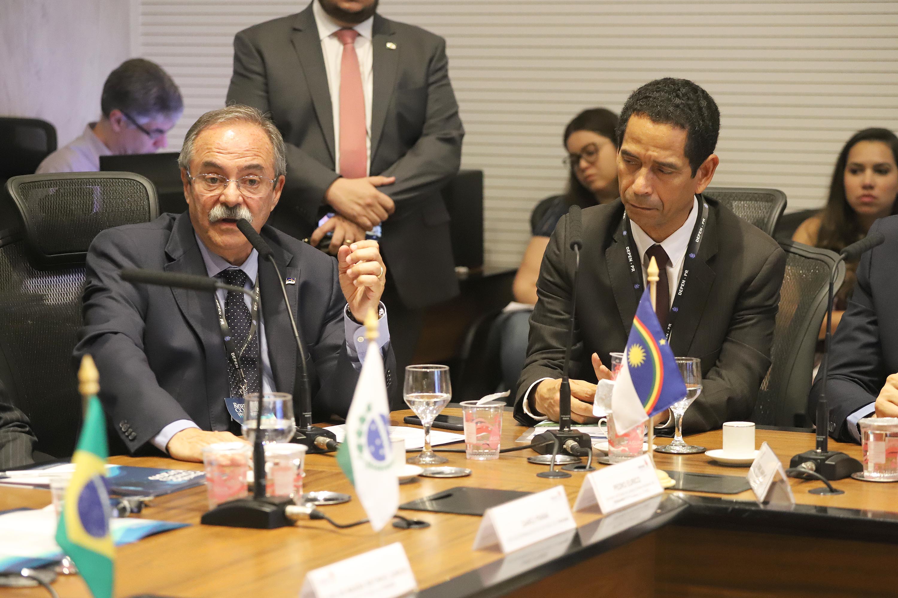 O governador Carlos Massa Ratinho Junior e o ministro da Justiça Sergio Moro, participaram da Encontro do Conselho Nacional de Secretários de Estado da Justiça, Cidadania, Direitos Humanos e Administração Penitenciária, que realiza-se no Palácio Iguaçu. Participaram: os secretários: de Segurança Pública, cel. Romulo Marinho Soares; entre outros.Curitiba, 04-10-19.Foto: Arnaldo Alves / AEN.
