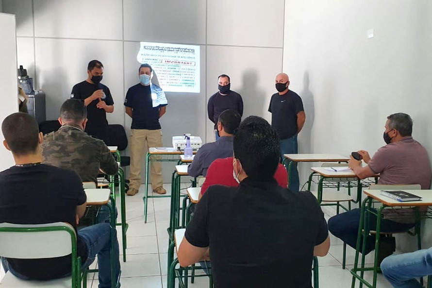 Agentes penitenciários do Departamento Penitenciário do Paraná participaram do curso Noções de Inteligência Penitenciária, promovida pela Escola de Formação e Aperfeiçoamento Penitenciário (Espen). Dividido em etapas, o curso teve término na última semana, em Curitiba.  -  Curitiba, 19/08/2021  -  Foto: Depen-Paraná