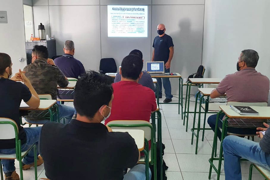 Agentes penitenciários do Departamento Penitenciário do Paraná participaram do curso Noções de Inteligência Penitenciária, promovida pela Escola de Formação e Aperfeiçoamento Penitenciário (Espen). Dividido em etapas, o curso teve término na última semana, em Curitiba.  -  Curitiba, 19/08/2021  -  Foto: Depen-Paraná