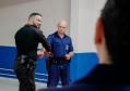 Polícia Penal instrui agentes da Polícia Civil e Guarda Municipal de Irati em imobilização e algemamento