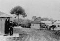 Guarita da Guarda, ao fundo o carro de condução dos presos - 1909