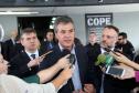 O governador Beto Richa e o secretário estadual da Segurança Pública e Administração Penitenciária, Wagner Mesquita, entregam mais 160 pistolas da marca Glock para a Polícia Civil e 45 viaturas para o Departamento Penitenciário do Paraná (Depen).  As entregas fazem parte do programa Paraná Seguro da Secretaria de Segurança Pública e Administração Penitenciária.Curitiba, 10/04/2017.Foto: Orlando Kissner/ANPr