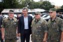 O governador Beto Richa e o secretário estadual da Segurança Pública e Administração Penitenciária, Wagner Mesquita, entregam mais 160 pistolas da marca Glock para a Polícia Civil e 45 viaturas para o Departamento Penitenciário do Paraná (Depen).  As entregas fazem parte do programa Paraná Seguro da Secretaria de Segurança Pública e Administração Penitenciária.Curitiba, 10/04/2017.Foto: Orlando Kissner/ANPr