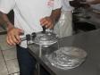 Convênio permite mão de obra de presos do regime fechado em empresa de alimentação de Cascavel