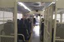Paraná recebe do governo federal mais dois ônibus adaptados para transporte de presos