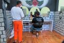 Presos da penitenciária de Cascavel participam de minicurso com barbeiro profissional