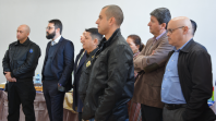 servidores reunidos dentro da sala do parlatorio