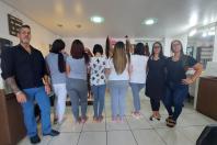 Mulheres privadas de liberdade doam os cabelos para pacientes em tratamento contra o câncer