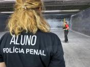 Servidoras da Polícia Penal em Maringá participam de treinamento de defesa pessoal e tiro