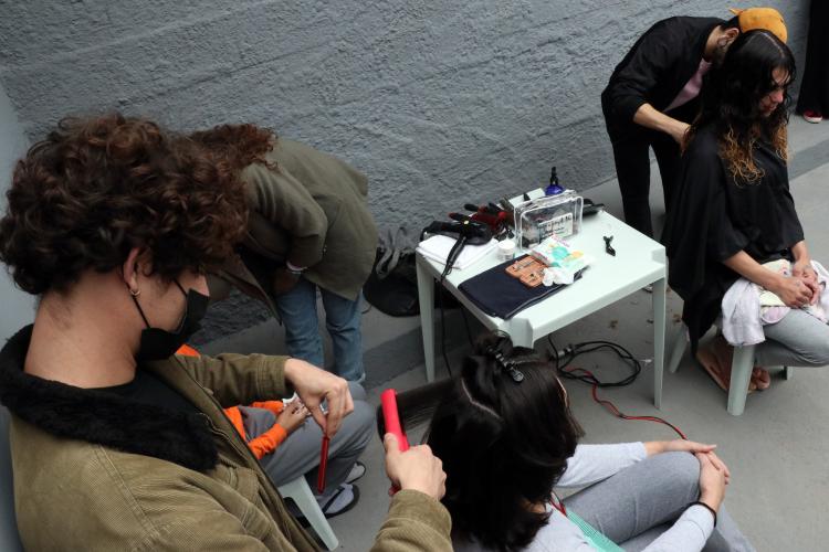 ppls trans se maquiando