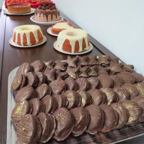 23 pessoas privadas de liberdade se formam em curso de confeitaria