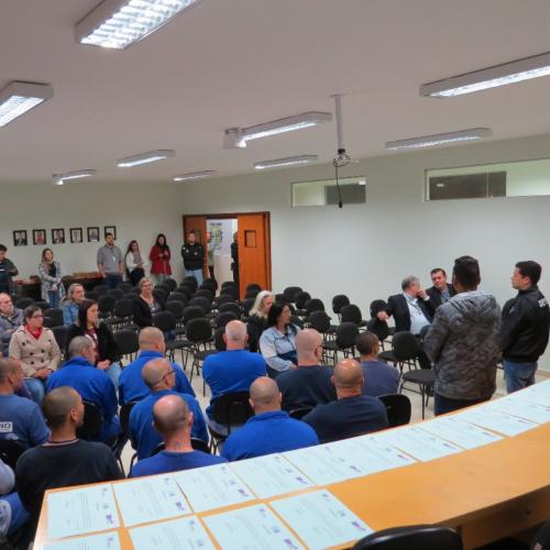 23 pessoas privadas de liberdade se formam em curso de confeitaria