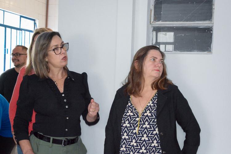 Na última terça-feira (20), a Polícia Penal do Paraná, inaugurou a Sede da Coordenação Pedagógica da Divisão de Educação. Criada há 10 anos, até a inauguração, a coordenação pedagógica desenvolvia suas atividades em espaços cedidos por outros setores, agora, localizada no Complexo Penitenciário de Piraquara, as atividades dos setores de educação, do sistema prisional, terão um espaço próprio. O chefe da Divisão de Educação, da Polícia Penal, Juliano Prestes, falou sobre a importância do setor possuir um