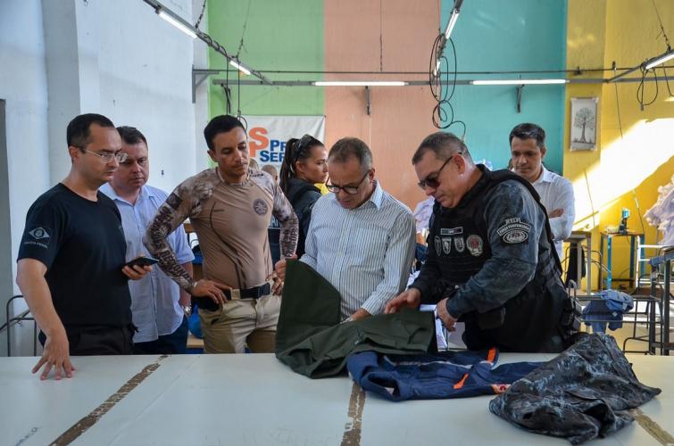Gestores da polícia penal do Paraná realizam visita técnica no sistema prisional cearense
