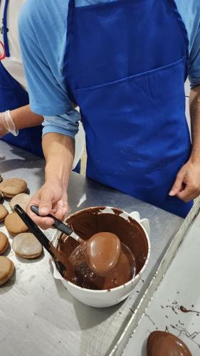 Curso voltado para confeitaria de páscoa qualifica pessoas privadas de liberdade em Cascavel