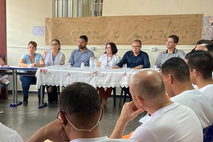 A pedagoga Ivanir Jolio, coordenadora das atividades relacionadas à Educação na Penitenciária Industrial de Maringá - Unidade de Progressão (PIM-UP), explica que o Projeto Especial de Leitura terá ritmos diferentes em cada tipo de unidade prisional.