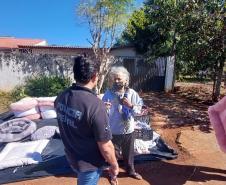 Polícia Penal do Paraná doa camas e roupas pet confeccionadas por apenados a abrigo de animais em Cascavel