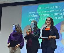 Profissional de saúde da Polícia Penal do Paraná recebe prêmio do Conselho Regional de Enfermagem em Cascavel