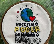 Produção artesanal de apenados é difundida na feira educacional de Londrina