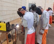 Curso de soldador qualifica 10 pessoas privadas de liberdade em penitenciária de Cascavel