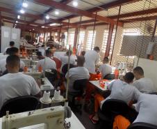 Em Maringá, 36 detentos formam-se em curso de assistente de costura