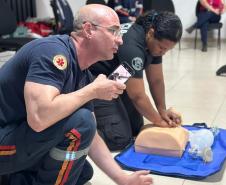 Policiais penais de Foz do Iguaçu recebem treinamento de primeiros socorros em situações de emergência