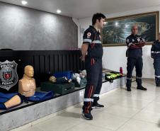 Policiais penais de Foz do Iguaçu recebem treinamento de primeiros socorros em situações de emergência