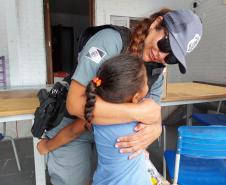 Polícia Penal do Paraná leva alegria e esperança à Casa da Criança e do Adolescente em Guaratuba