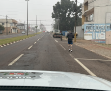 Corredor de rua percorre 18 km com o propósito de destacar o trabalho da Polícia Penal em Cascavel