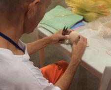 Polícia Penal distribui mais de mil brindes artesanais produzidos no sistema prisional durante o Verão Maior Paraná
