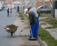 Presos do regime semiaberto em Piraquara trabalham para melhorar a cidade