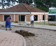 Presos do regime semiaberto em Piraquara trabalham para melhorar a cidade