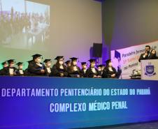 Convênios do Departamento Penitenciário com outras instituições proporcionam os cursos de qualificação profissional aos presos, que serão ampliados neste semestre. As novas penitenciárias já virão com a estrutura montada para oferecer a capacitação.