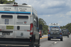 Operação integrada transfere 50 presos do Litoral para a Casa de Custódia de Piraquara