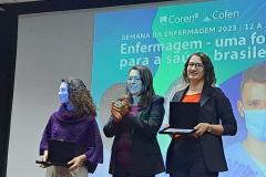 Profissional de saúde da Polícia Penal do Paraná recebe prêmio do Conselho Regional de Enfermagem em Cascavel