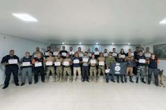 Policiais apuram técnicas sobre cães farejadores em evento da Polícia Penal
