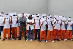 Penitenciária Estadual de Campo Mourão forma 40 pessoas privadas de liberdade em costura industrial