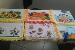 Presas de Wenceslau Braz confeccionam tapetes e panos de prato para ajudar crianças com deficiência