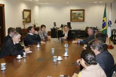 A governadora Cia Borghetti durante reunião nesta segunda-feira com o prefeito de Guarapuava Cesar Silvestri filho, secretário especial de Administração Penitenciaria Ceronel Elio de Oliveira e o chefe do Departamento Peniténciario do Estado, delegado Francisco Caricatti e demais autoridades. - Curitiba/Pr, 11.06.2018 - Foto Jonas Oliveira/Governadoria