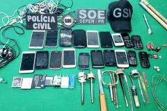 Operação de investigação apreende 19 celulares, arma e drogas