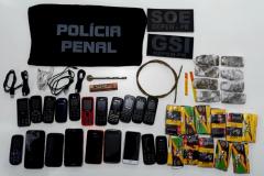 Servidores do Depen de Cascavel apreendem kit arremessado em penitenciária