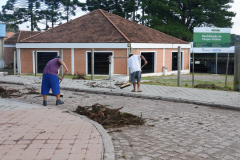 Presos do regime semiaberto em Piraquara trabalham para melhorar a cidade