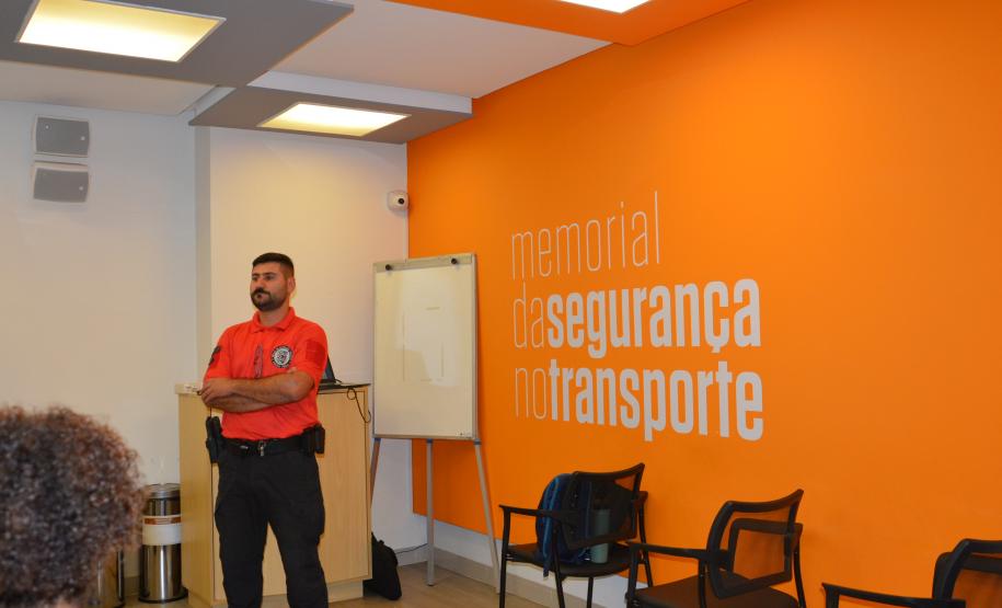 Maio Amarelo: Polícia Penal do Paraná realiza ações de educação no trânsito e prevenção de acidentes