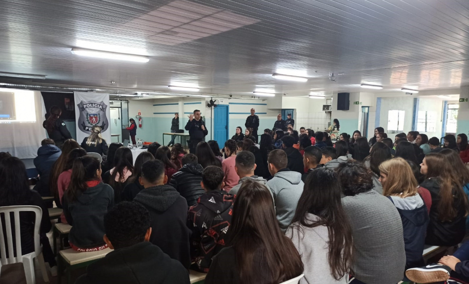 Alunos de Laranjeiras do Sul recebem palestras da Polícia Penal sobre prevenção ao crime e violência