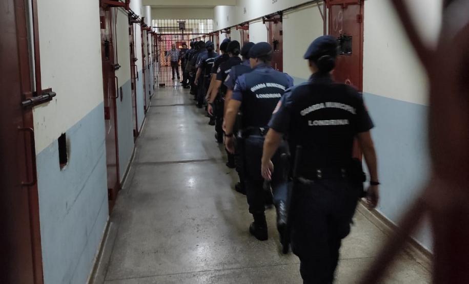 Polícia Penal do Paraná ministra instruções de técnicas não letais a 60 alunos da Guarda Municipal de Londrina