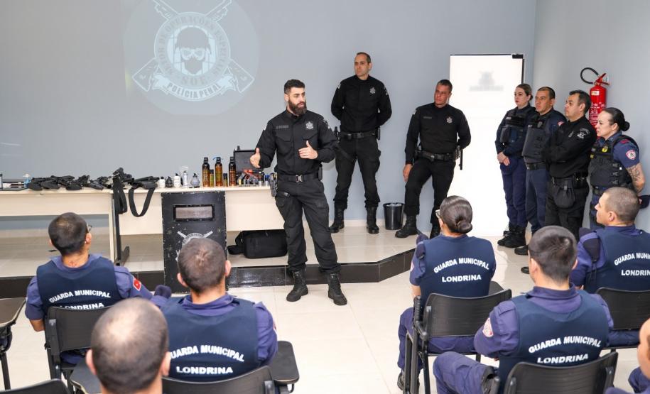 Polícia Penal do Paraná ministra instruções de técnicas não letais a 60 alunos da Guarda Municipal de Londrina