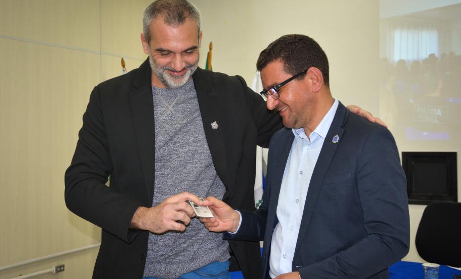 Polícia Penal do Paraná inicia entrega de novas identidades funcionais aos servidores