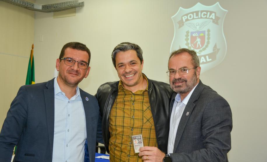 Polícia Penal do Paraná inicia entrega de novas identidades funcionais aos servidores